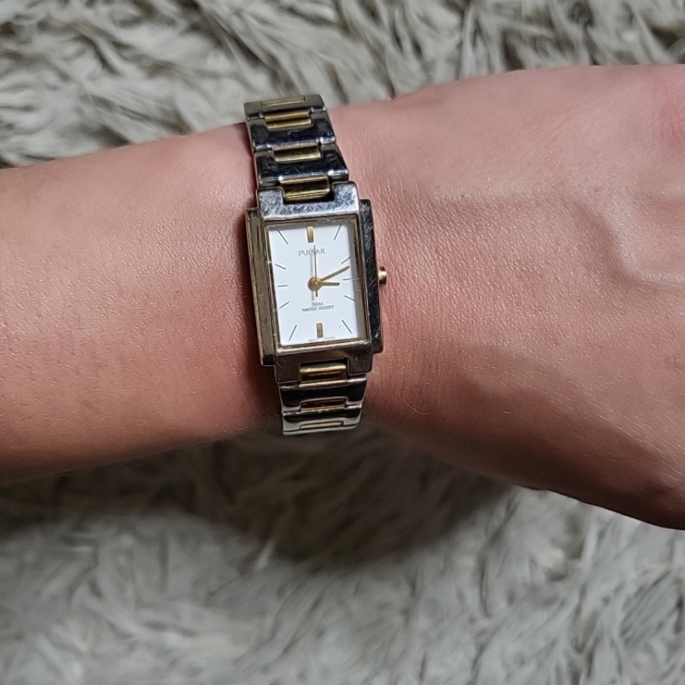 Womens Ladies Pulsar Watch Silver & Gold Tone 50M Water Resistant Chic Classic ✨